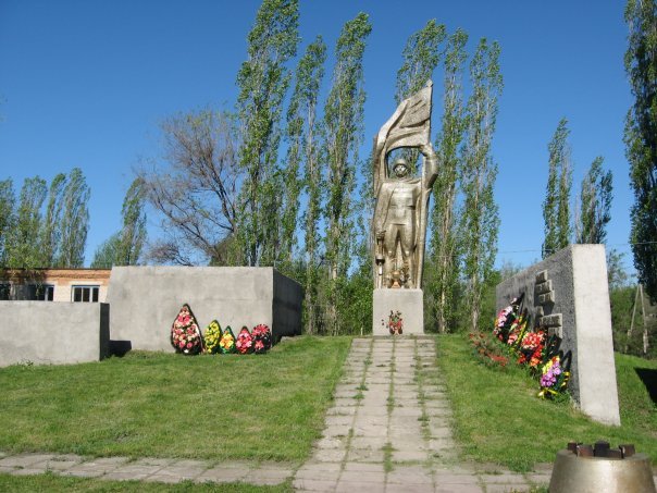 Памятник неизвестному солдату с. Репьёвка